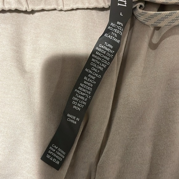 Vuori Halo Essential Wideleg Ecru Heather NWT - Picture 8 of 9